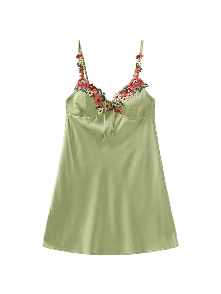 【キャミワンピ】Vネック 刺しゅう花柄 キャミワンピ