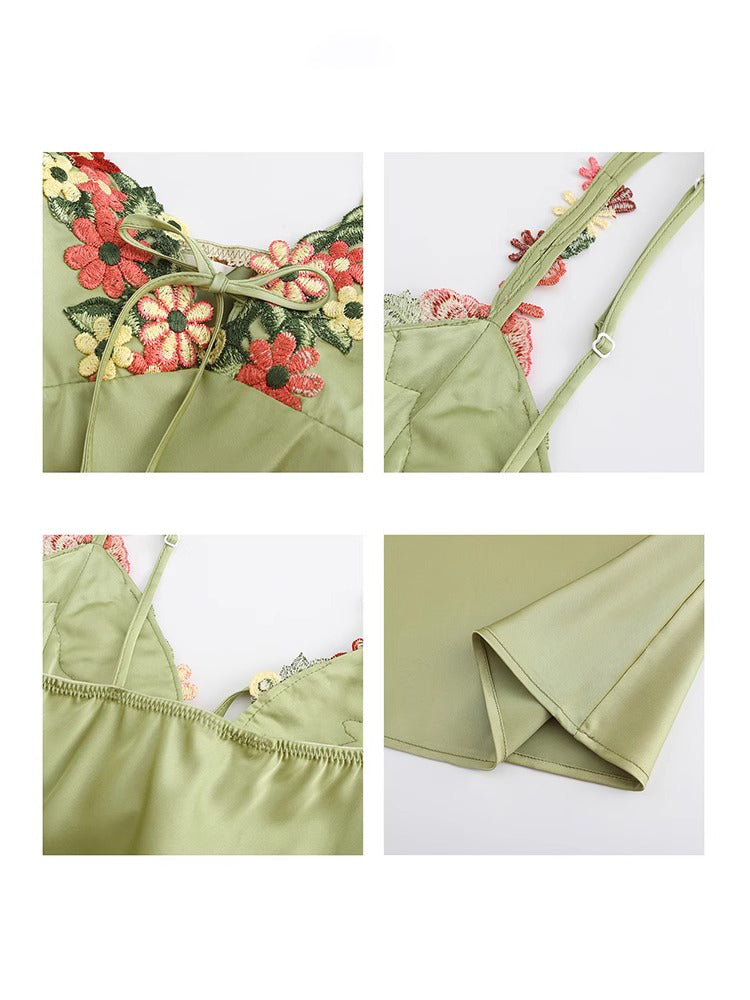 【キャミワンピ】Vネック 刺しゅう花柄 キャミワンピ