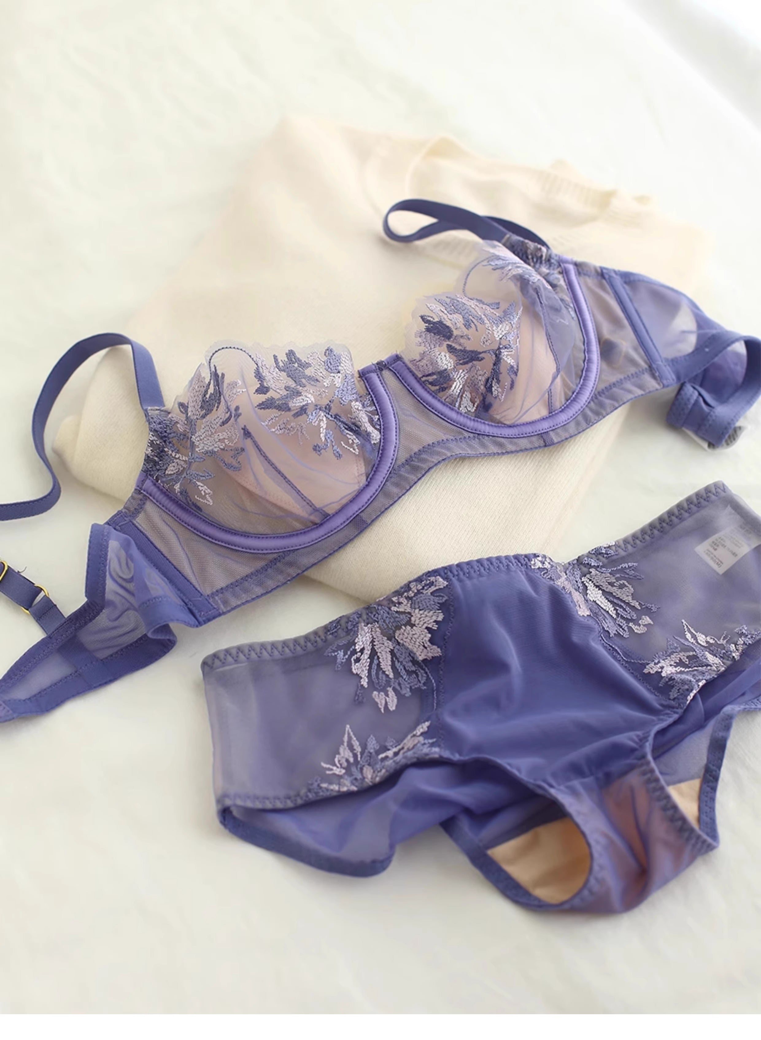 【エアリー・ワイヤー入り】花柄刺しゅうブラセット 3/4カップ