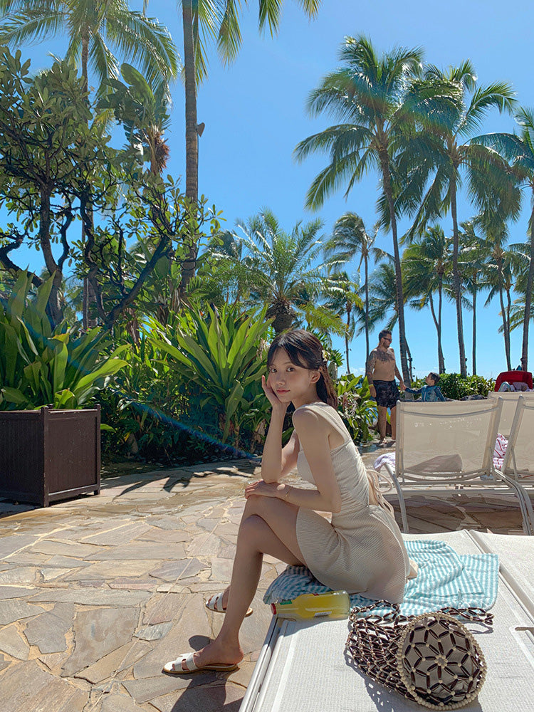 【ノンワイヤー】体型カバーワンピース 背中露出範囲調節可能 ショーツ付き