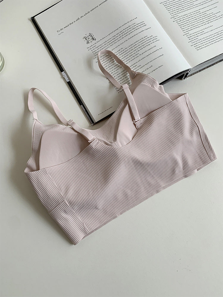 【ノンワイヤー】美背中シームレスブラトップ