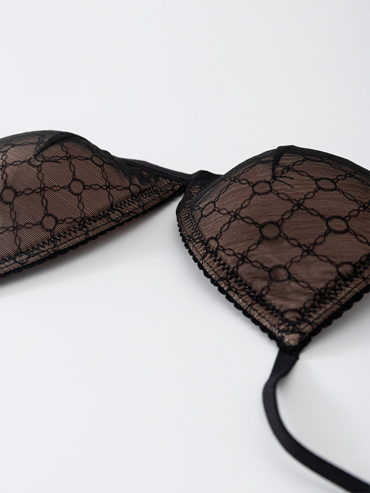 【在庫処分・ノンワイヤー】セクシー三角ブラジャー パッド付き