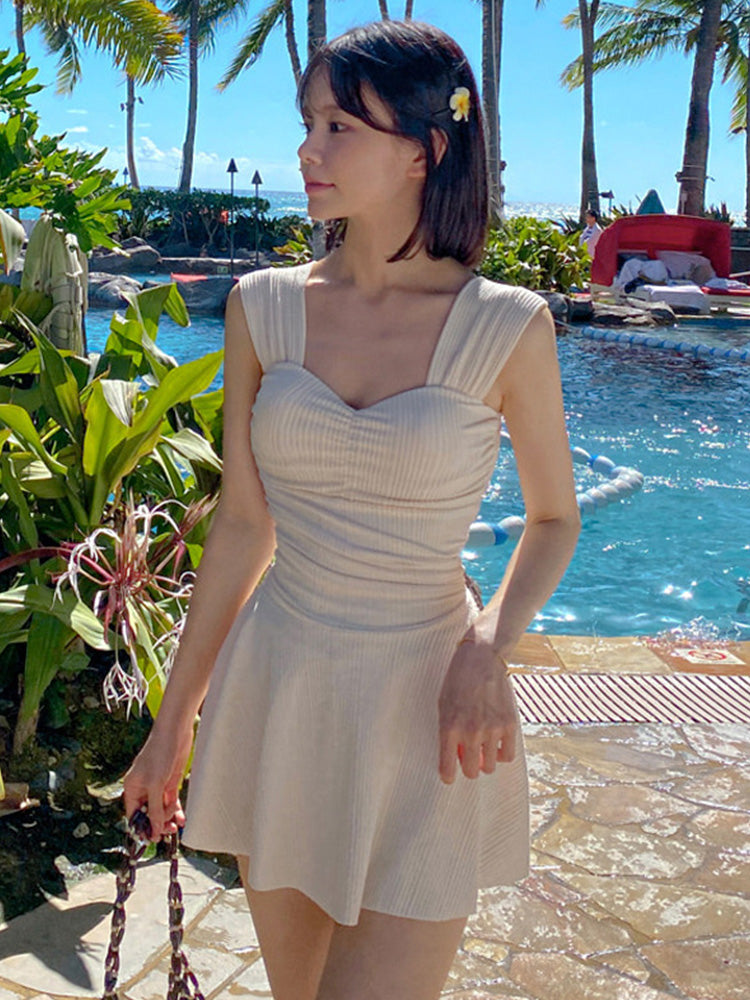 【ノンワイヤー】体型カバーワンピース 背中露出範囲調節可能 ショーツ付き