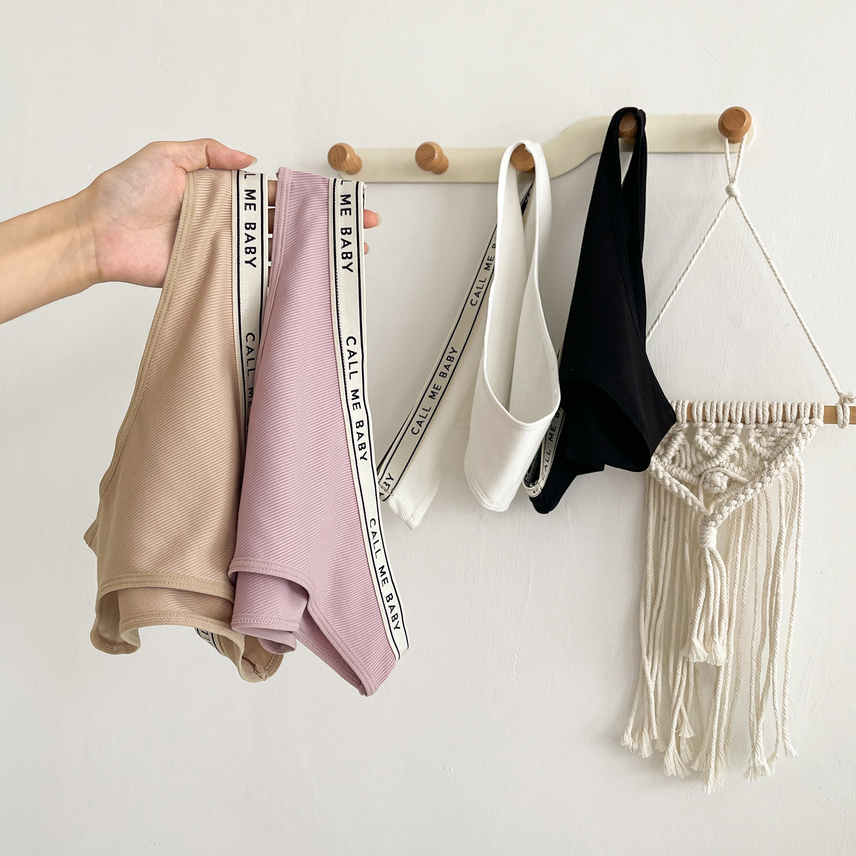 ウエストゴム英字ロゴ入り カジュアルショーツ