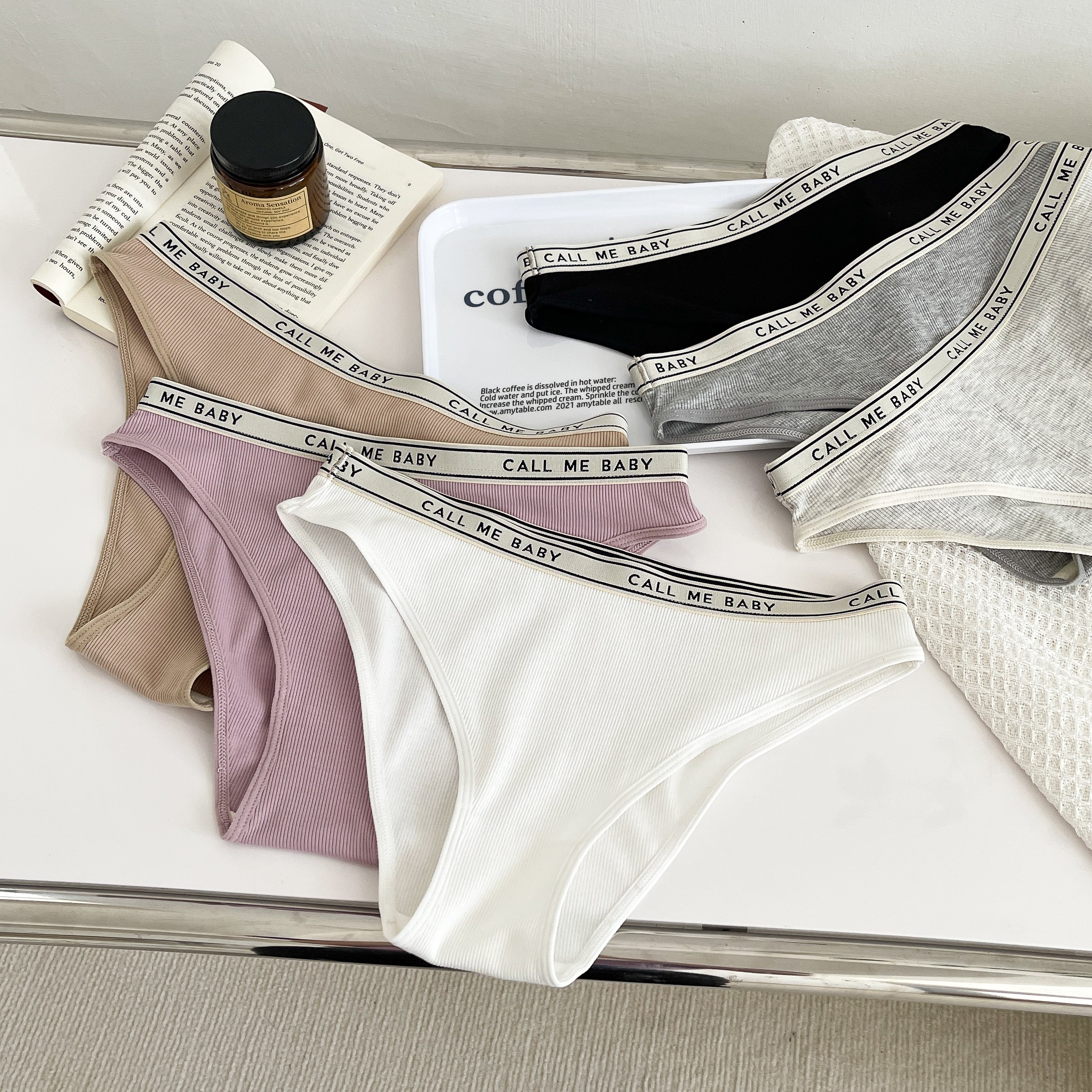 ウエストゴム英字ロゴ入り カジュアルショーツ