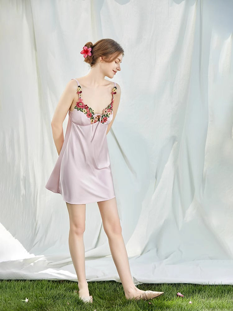 【キャミワンピ】Vネック 刺しゅう花柄 キャミワンピ
