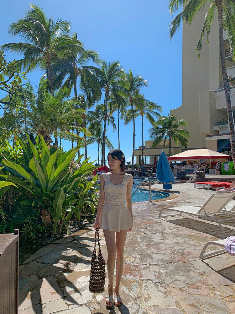 【ノンワイヤー】体型カバーワンピース 背中露出範囲調節可能 ショーツ付き