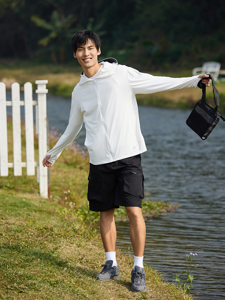 【在庫処分】顔まで全面的に日焼け止め!接触冷感パーカー(男性)