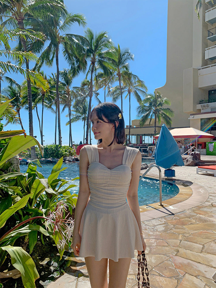 【ノンワイヤー】体型カバーワンピース 背中露出範囲調節可能 ショーツ付き