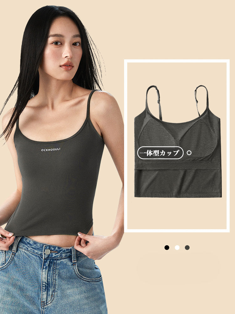 【在庫処分】カップ付きキャミソール 立体感のある英字ロゴプリント