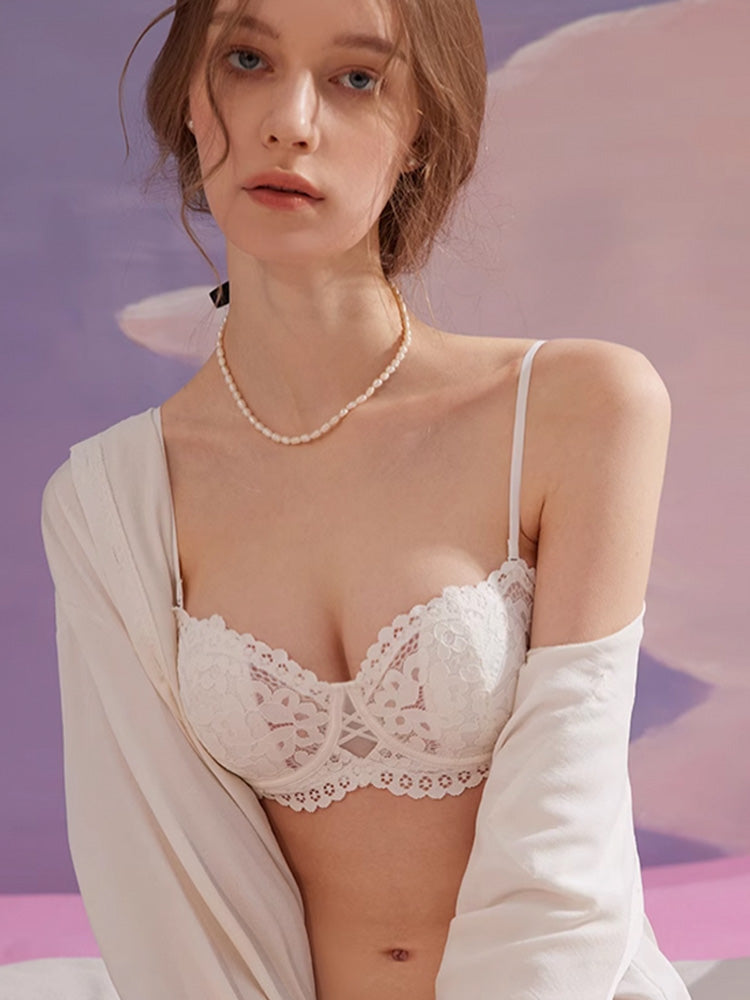 【ズレにくい・ワイヤー入り】ストラップレス 総レースブラ&ショーツ