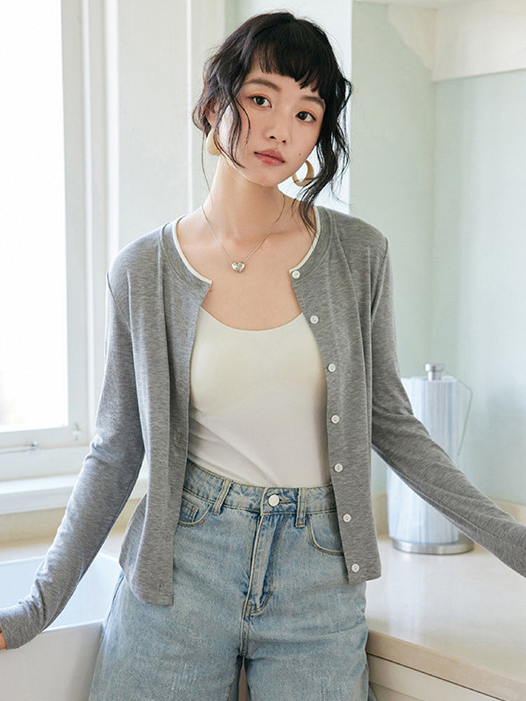 【ストレスフリー】スリムシルエット ボタンカーディガン