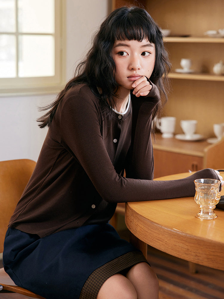【ストレスフリー】スリムシルエット ボタンカーディガン