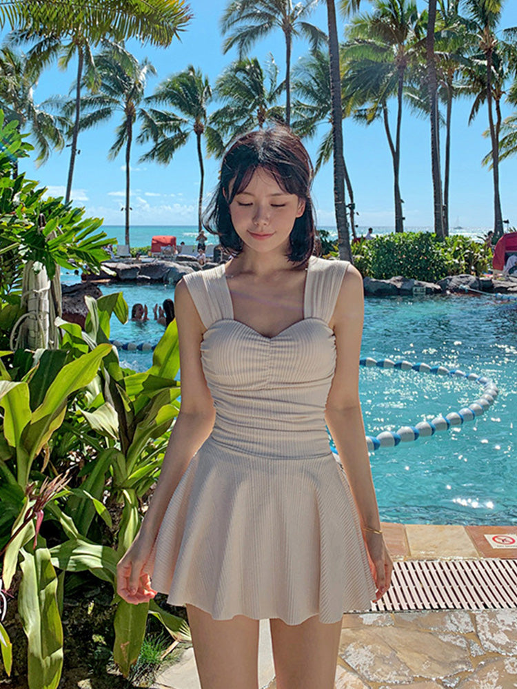 【ノンワイヤー】体型カバーワンピース 背中露出範囲調節可能 ショーツ付き