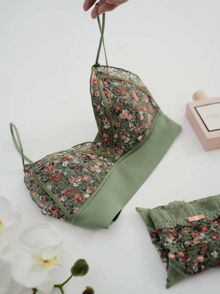 【ノンワイヤー】繊細な花柄の総レースノンワイヤーブラ