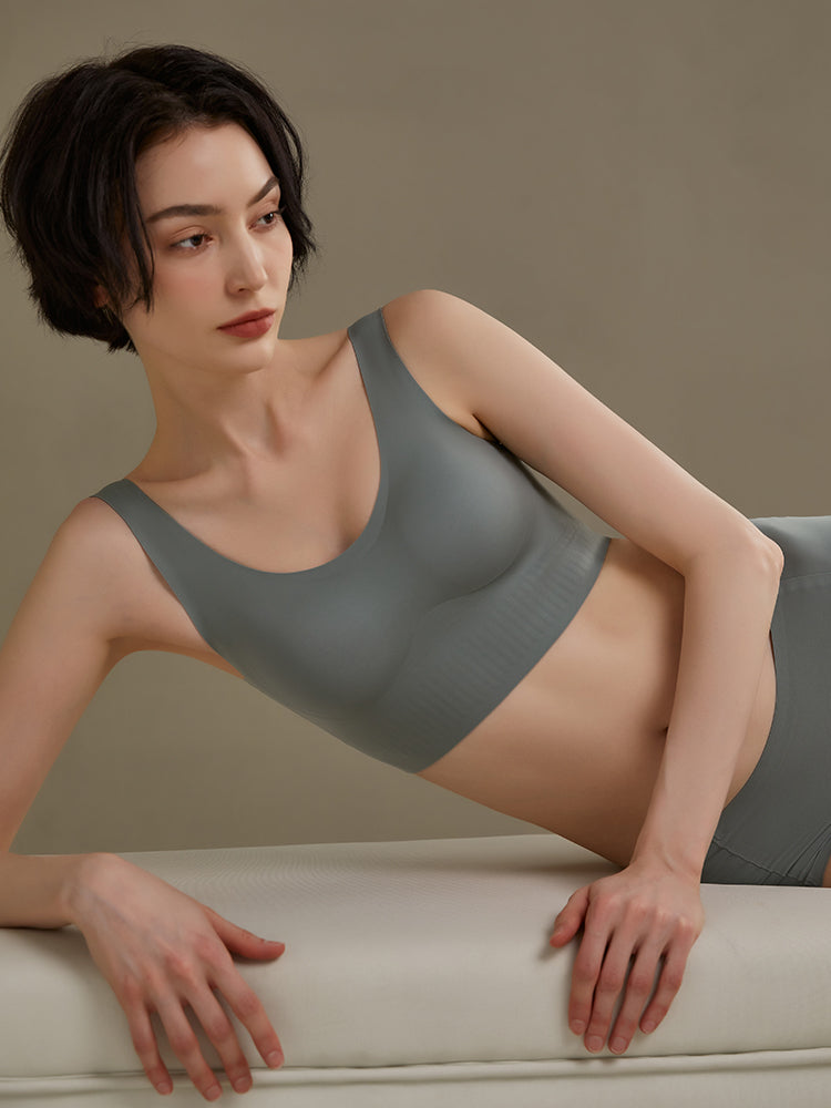 【在庫処分・ノンワイヤー】幅広アンダー シームレススポーツブラ