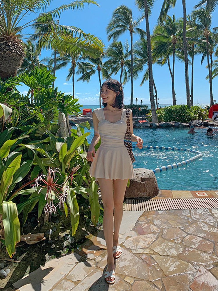 【ノンワイヤー】体型カバーワンピース 背中露出範囲調節可能 ショーツ付き