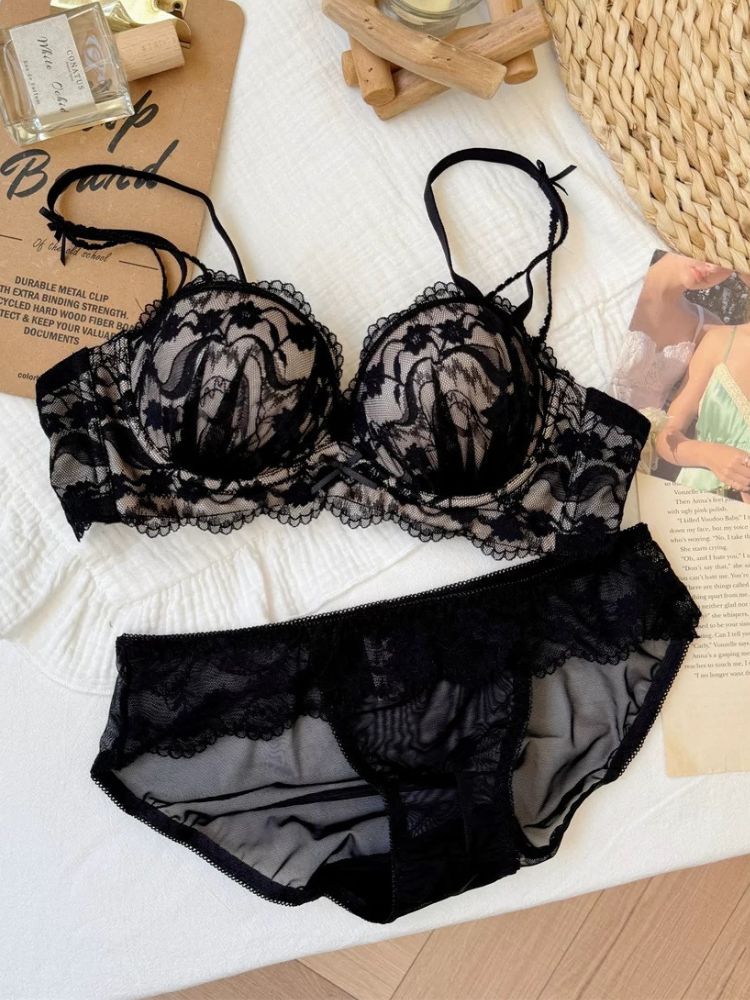 【ノンワイヤー】ふわっと盛れる 花柄総レースブラ&ショーツ