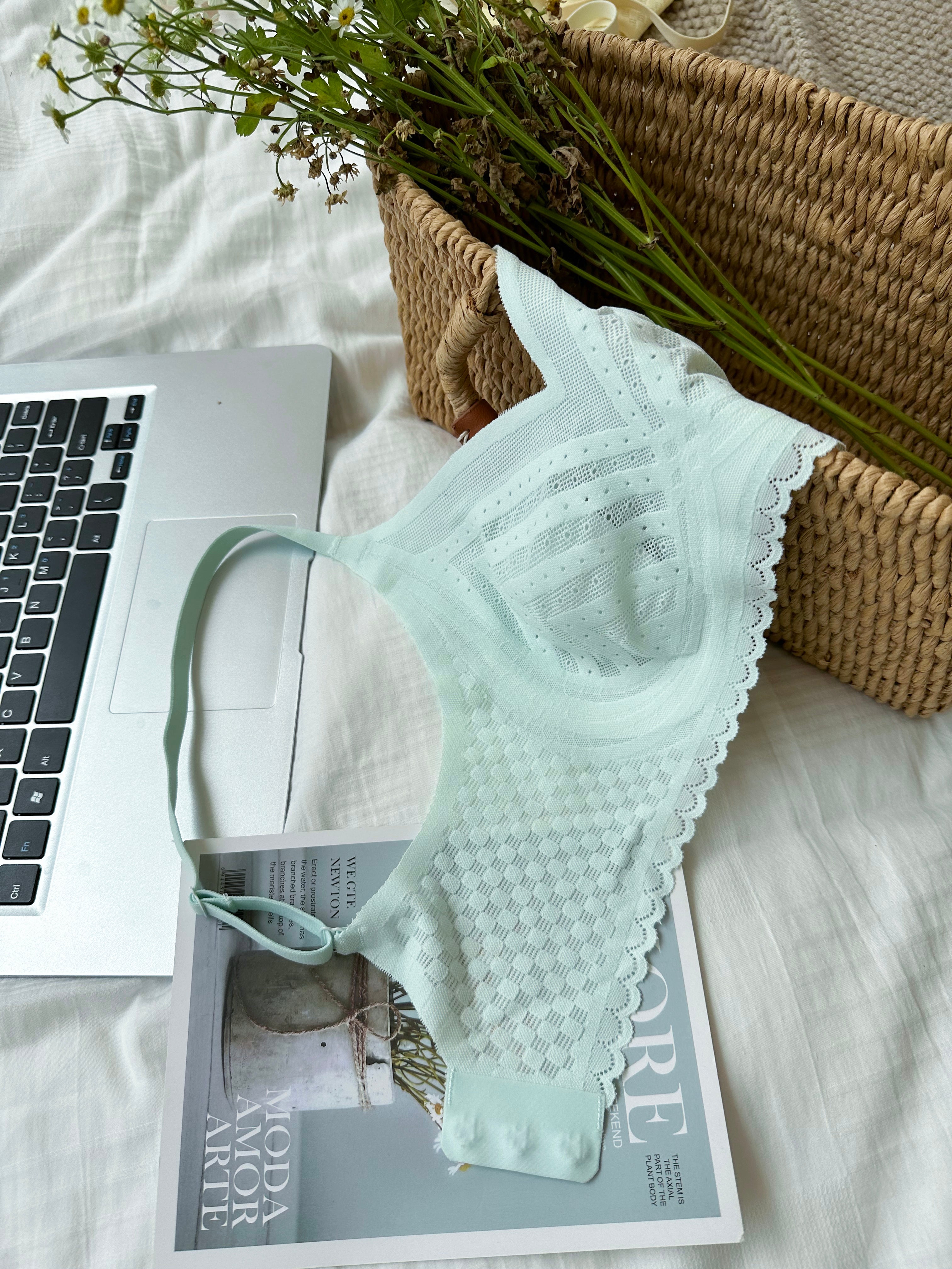 【ムレにくい・ノンワイヤー】薄手シームレスブラ