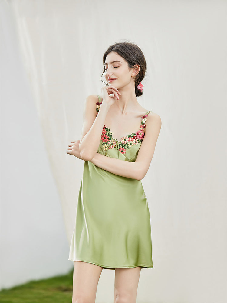 【キャミワンピ】Vネック 刺しゅう花柄 キャミワンピ