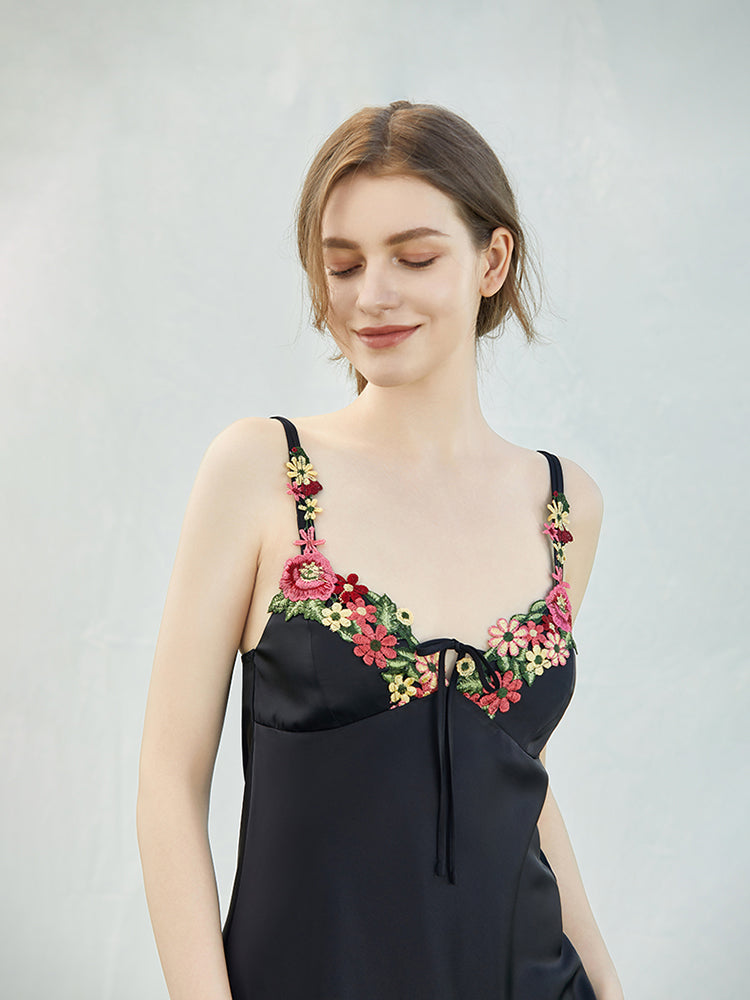 【キャミワンピ】Vネック 刺しゅう花柄 キャミワンピ