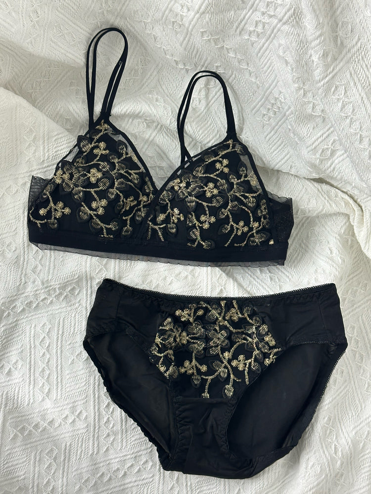 【在庫処分】【ノンワイヤー】フランス刺繡セクシーレース下着セット ブラ&ショーツ