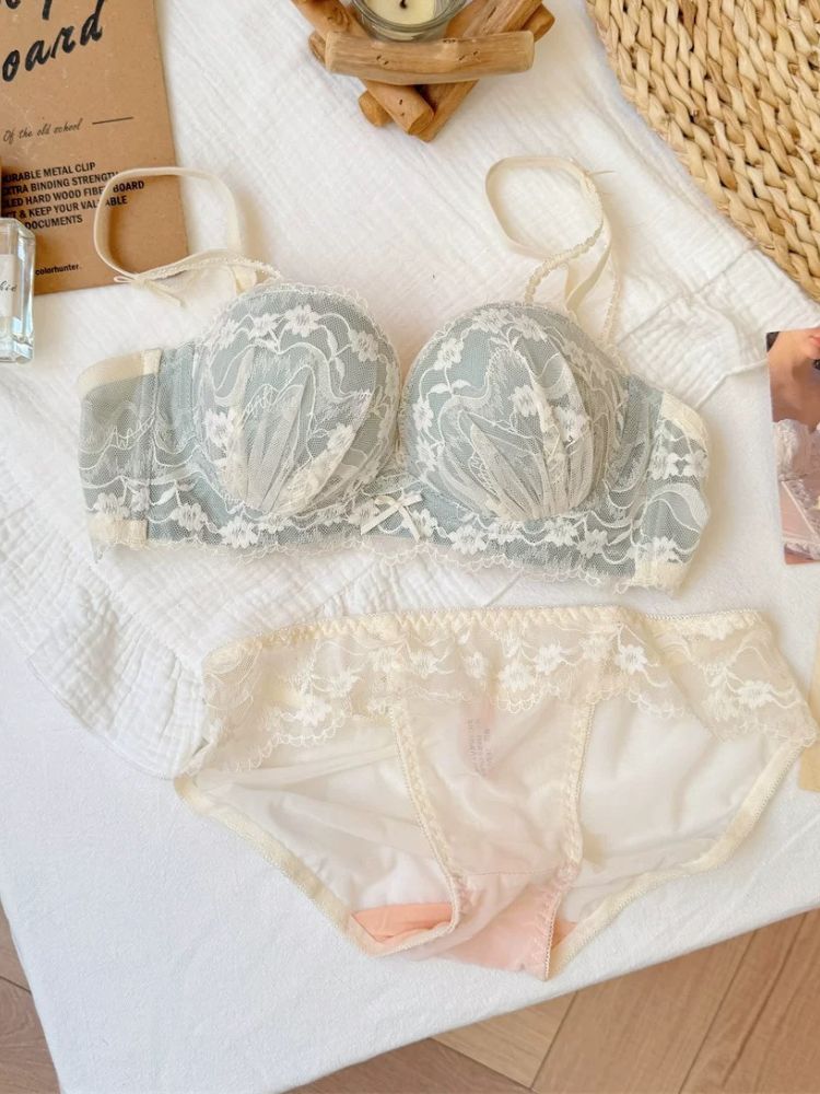 【ノンワイヤー】ふわっと盛れる 花柄総レースブラ＆ショーツ