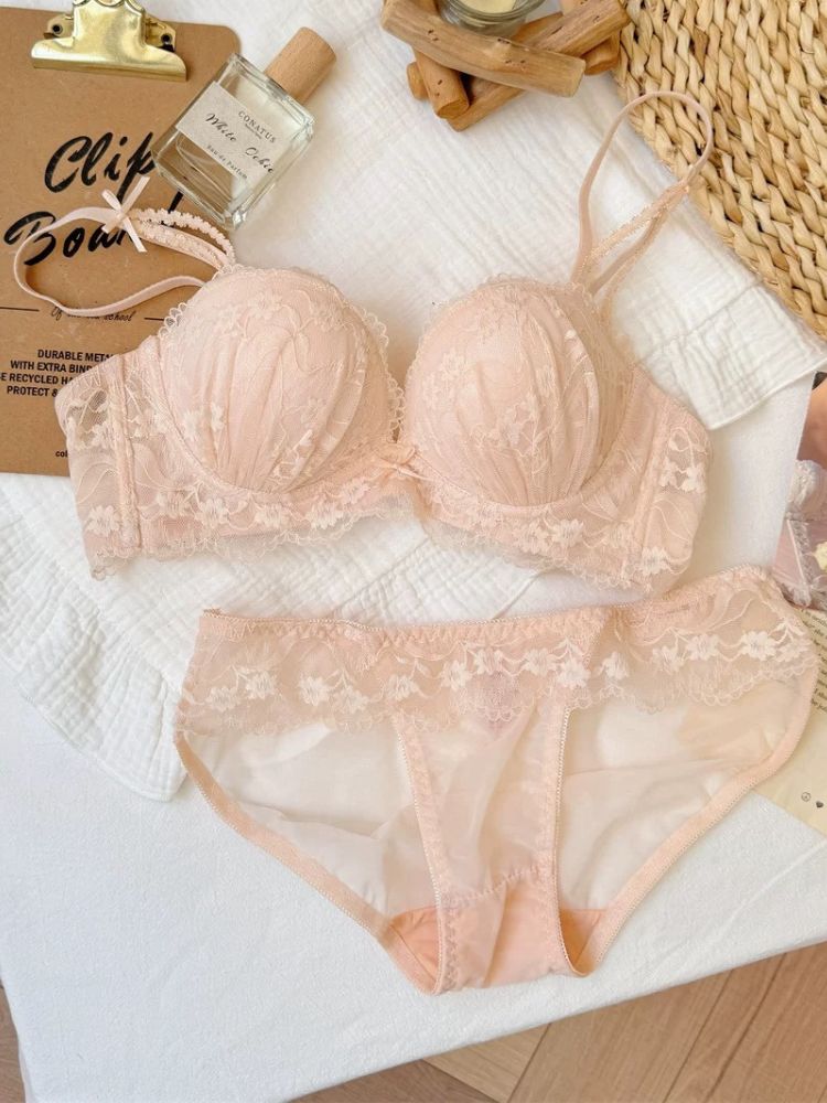 【ノンワイヤー】ふわっと盛れる 花柄総レースブラ＆ショーツ
